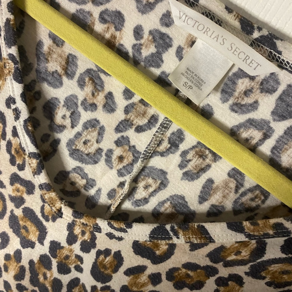 Leopard Print Women's Top - Picture 3 of 3